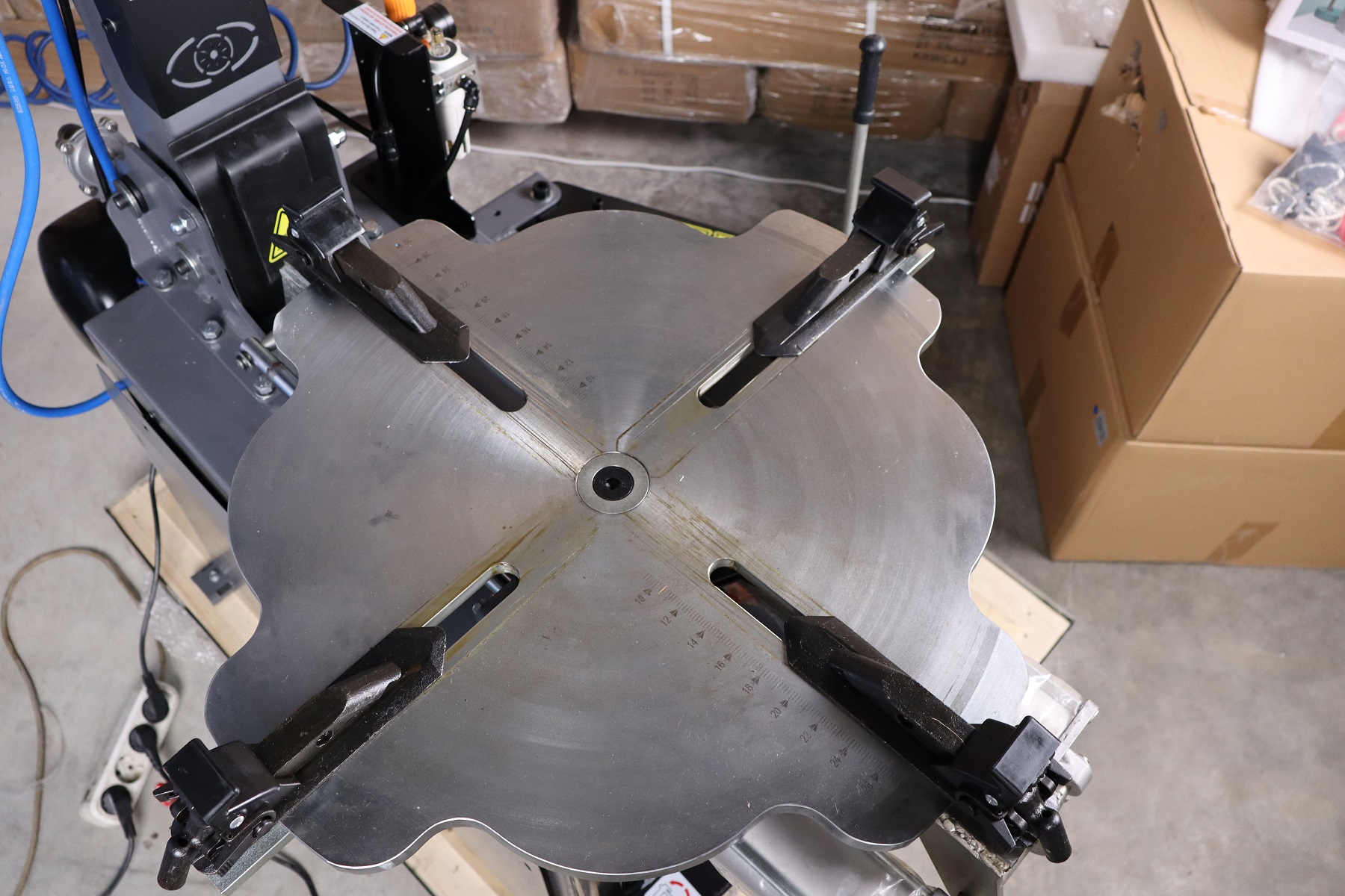 KraftWell KRW25A/220 Шиномонтажный станок автомат 10-28"
