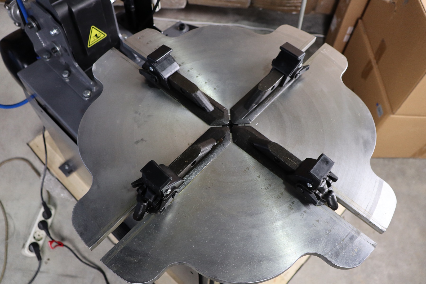 KraftWell KRW25A/220 Шиномонтажный станок автомат 10-28"